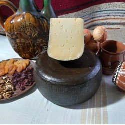 Сыр коровий твёрдый «Степной»  Сыр коровий твёрдый «Степной»