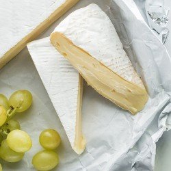 Сир Брі з пліснявою