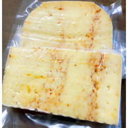 Сир коров'ячий напівтвердий «З перцем чилі»