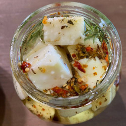 Сыр маринованный со специями Сыр маринованный со специями