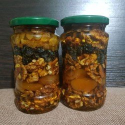 Горіхово-родзинковий мікс у меді